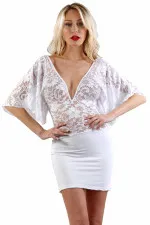 Robe courte en dentelle