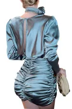 Robe satinée avec tour de cou