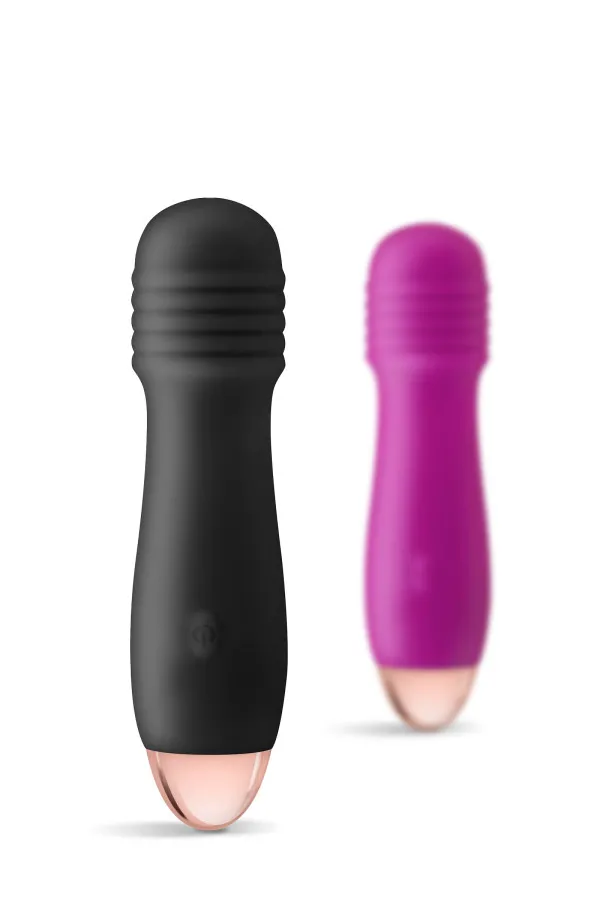 Vibromasseur noir avec tête stimulante striée