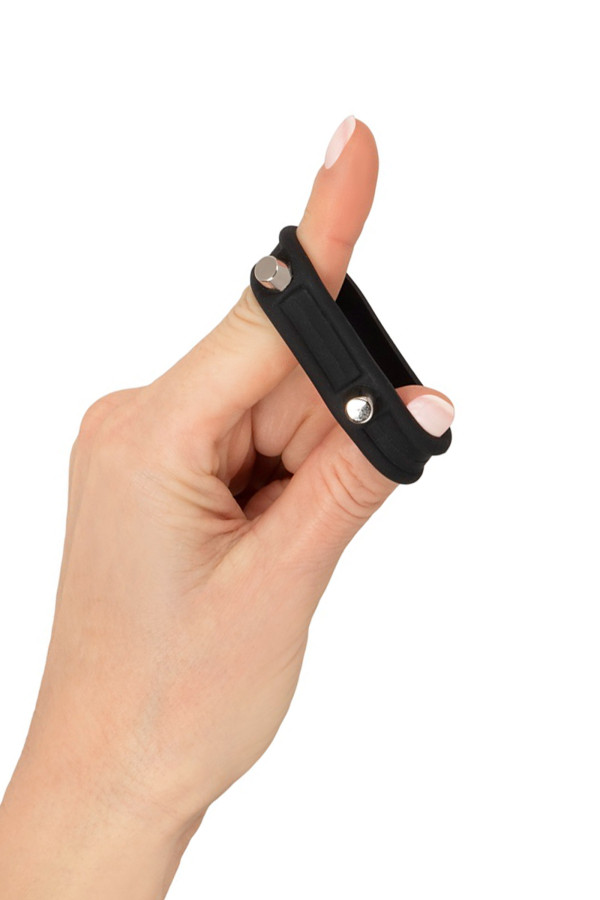 Cockring en silicone avec rivets