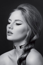 Collier ras de cou en strass et coeur