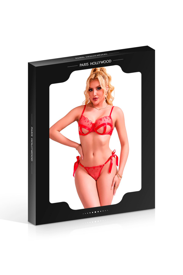 Ensemble de lingerie sexy rouge : cœurs, nœuds, lanières…